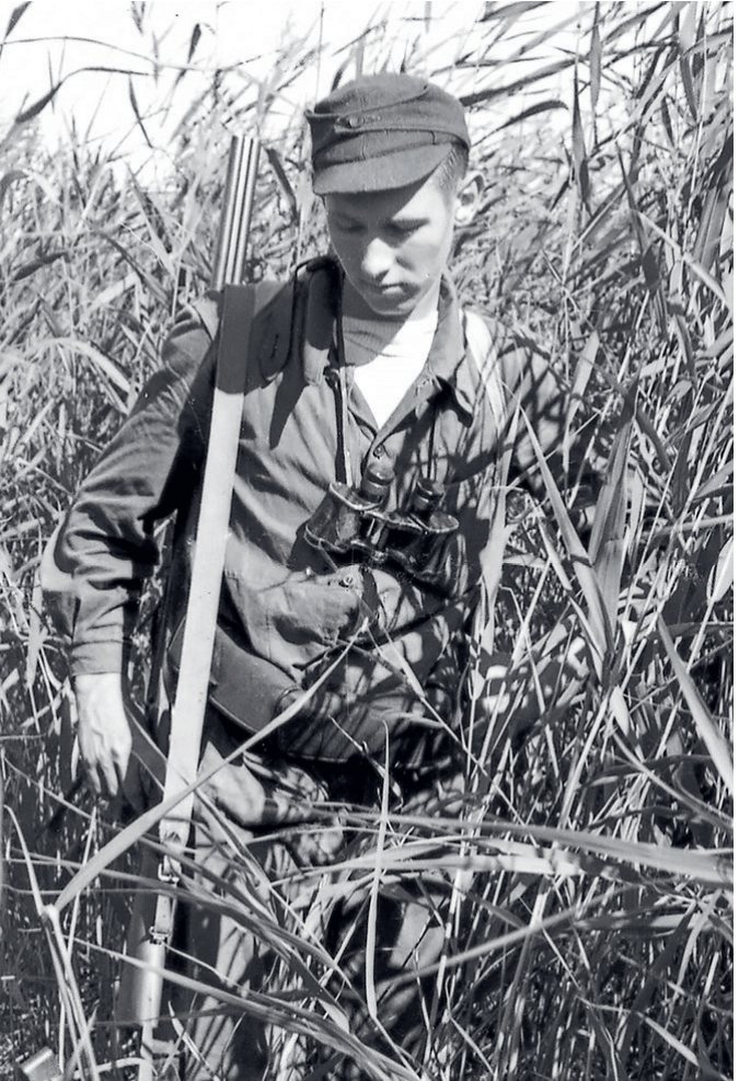 Harijs Mihelsons niedrēs Kaņiera ezerā, 31.07.1949. Harija Mihelsona foto (no R. Matroža arhīva).