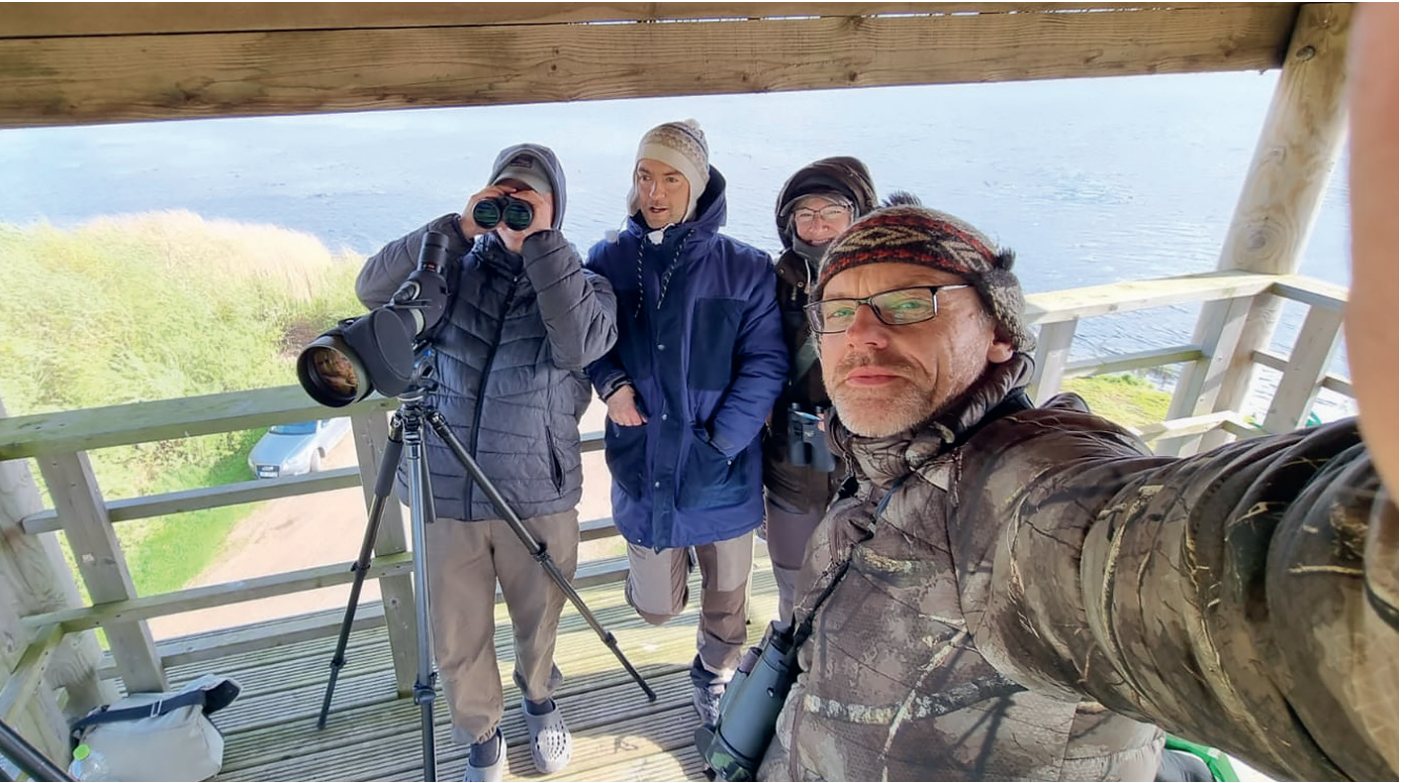 1. vietas ieguvēji diennakts sacensībās – “Ar mums atkal runā kaijas” Durbes ezera tornī: Edgars Smislovs, Andris Dekants, Iveta Pērkone un Miks Stūrītis.