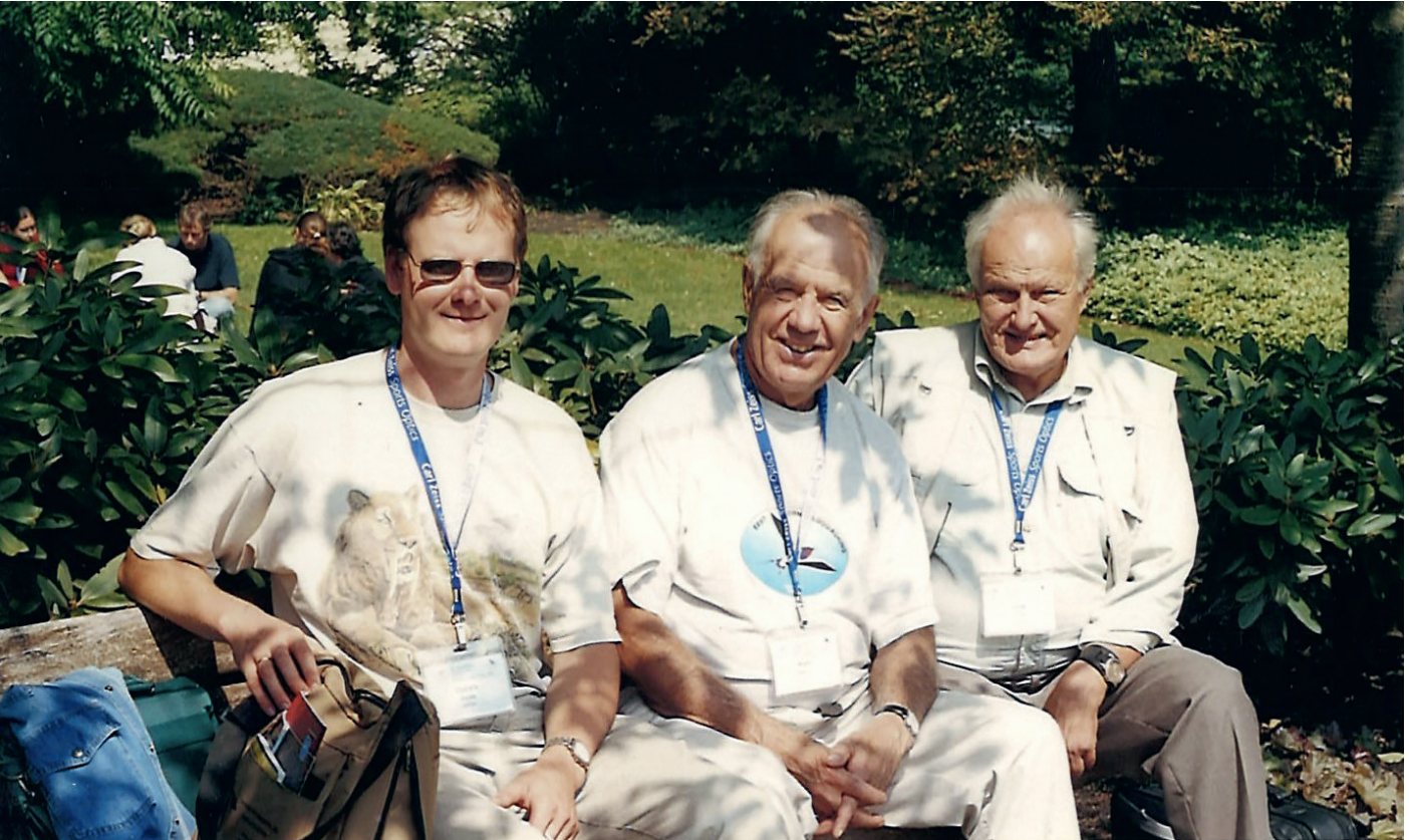 Marts Nikluss (vidū) kopā ar Oskaru Keišu un Jāni Vīksni 24. Starptautiskajā Ornitoloģijas kongresā Hamburgā 2006. gada augustā.